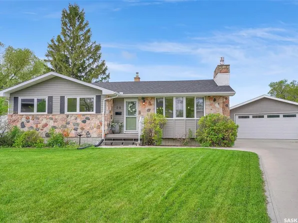 28 PLEASANTVIEW BAY, Regina, SK S4R 5H3