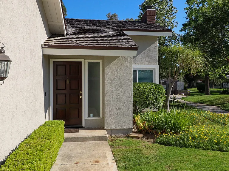 1050 Pacifica Dr — Photo 4