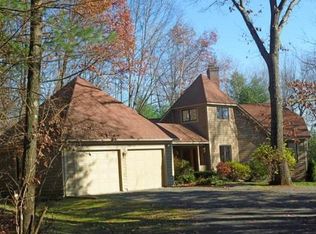 56 Longfellow Dr, Northampton, MA 01062