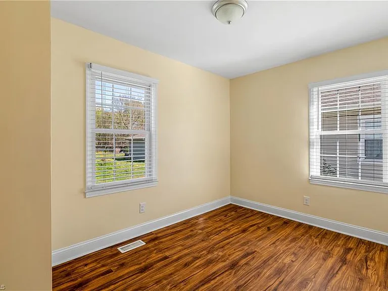 810 Elwell Ave — Photo 24