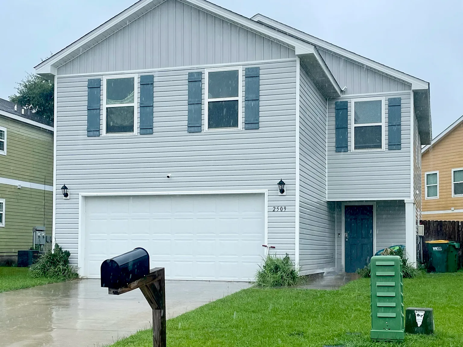 4 bed, 1992 sqft, $2,350 — Photo 1