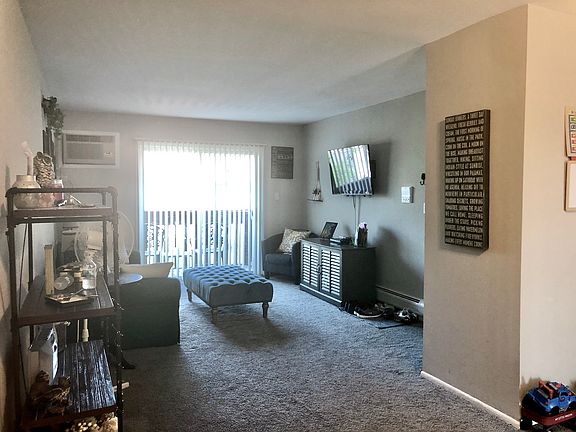 3rd image of 535 Brookside Dr APT F