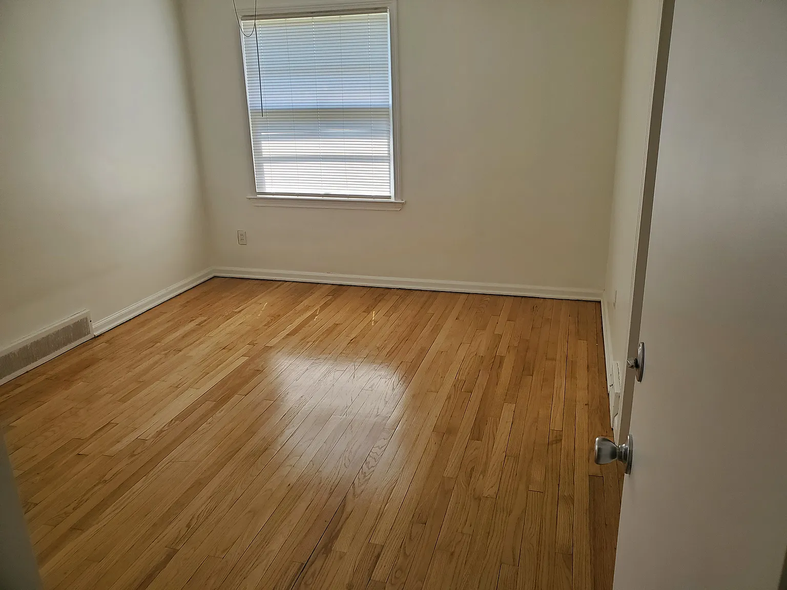 2 bed, 1.5 bath, 992 sqft, $1,400 — Photo 4