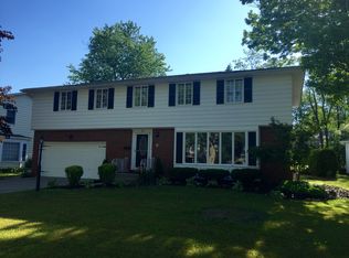 89 Meadowview Ln, Buffalo, NY 14221