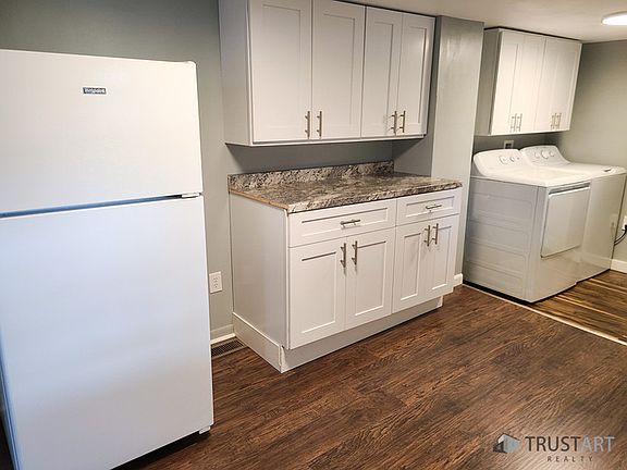 2nd image of 1427 Sellers St