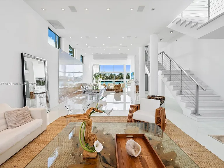 227 E Dilido Dr — Photo 26