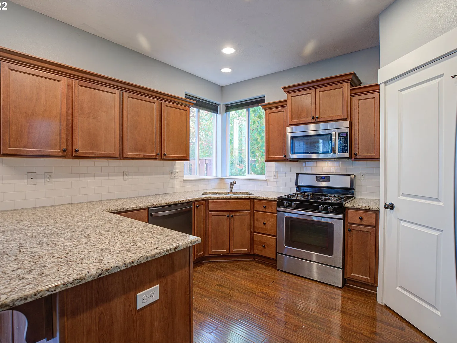 4 bed, 2.5 bath, 1945 sqft, $3,200 — Photo 4