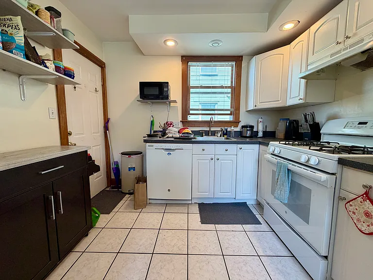 349 Columbia St #2 — Photo 6