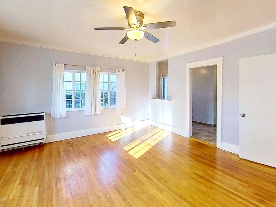 2nd image of 550 Linden Ave #A