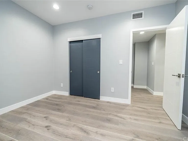4820 Saint Charles Pl — Photo 14
