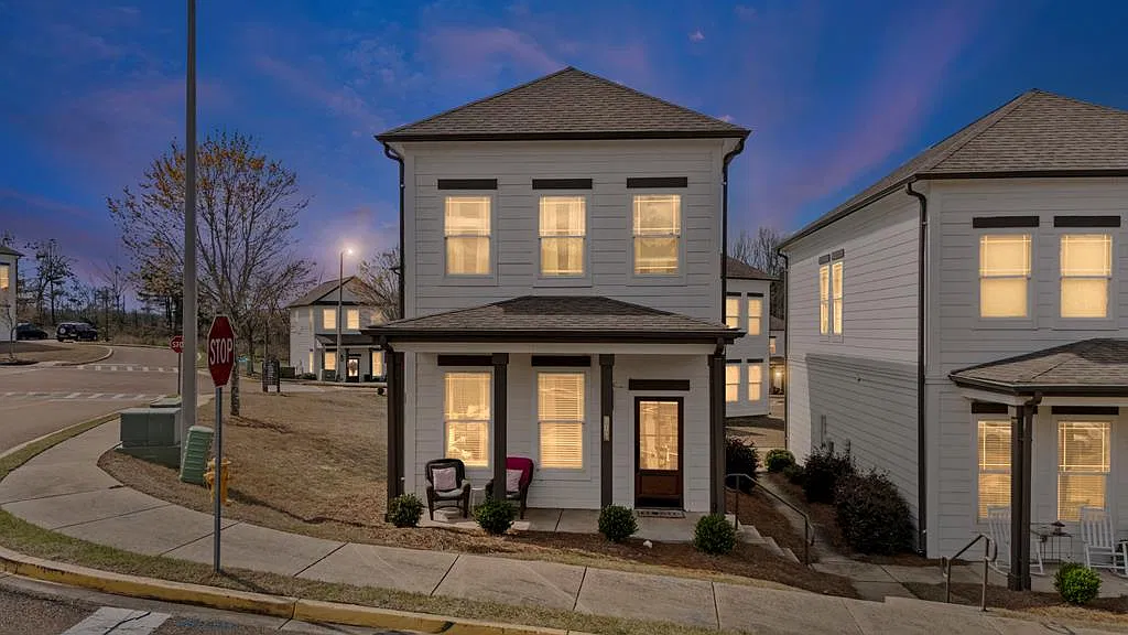 3 bed, 3.5 bath, 1311 sqft, $3,300 — Photo 1