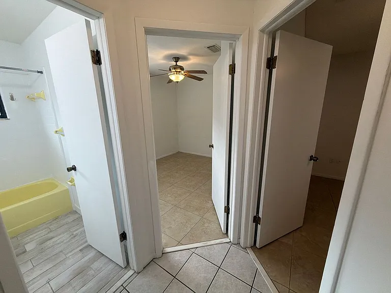 3005 E Jefferson St — Photo 10