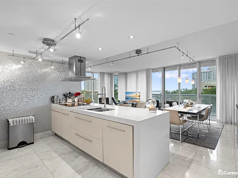 495 Brickell Ave #501 — Photo 2