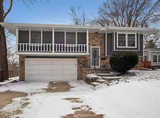 7112 Roseland Dr, Urbandale, IA 50322