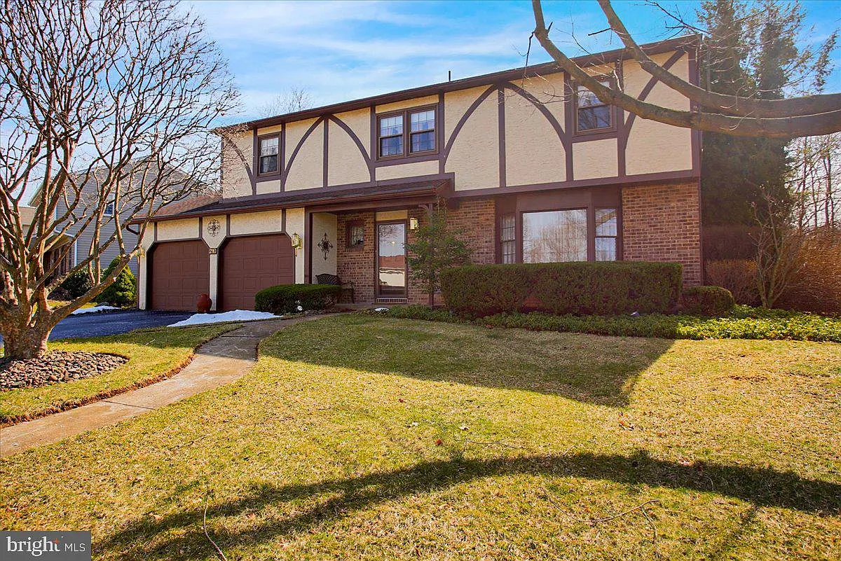 2110 Rosewood Ct photo 1