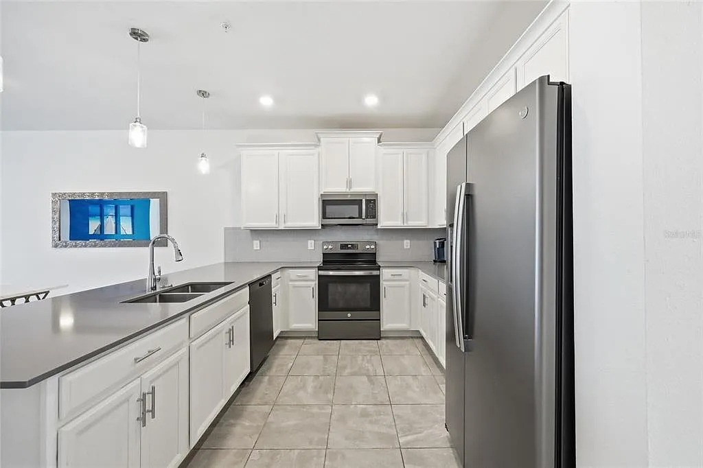 3 bed, 2.0 bath, 1788 sqft, $2,395 — Photo 4