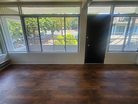 3rd image of 1305 NE Ravenna Blvd #108