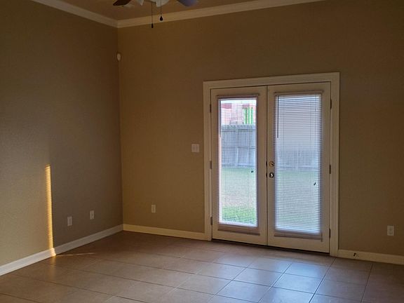 5th image of 1808 Treasure Oaks Dr