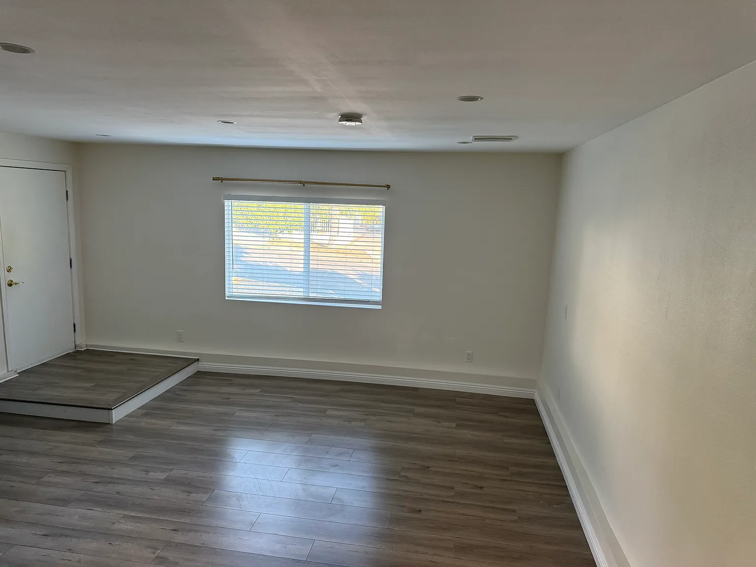 1 bed, 550 sqft, $2,100 — Photo 3
