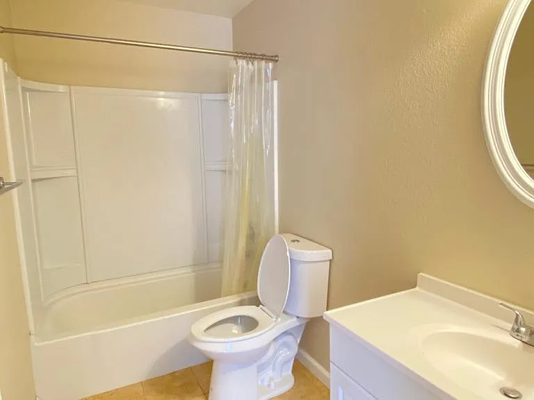 1537 Four Oaks Cir — Photo 5