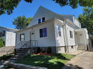 121 Ophelia St, Providence, RI 02909
