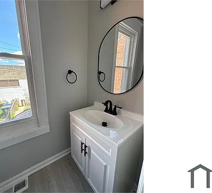 2211 N Pulaski St — Photo 5