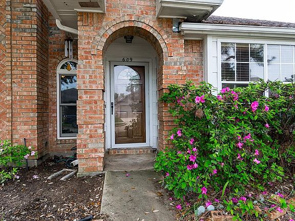4th image of 609 Teakwood Dr