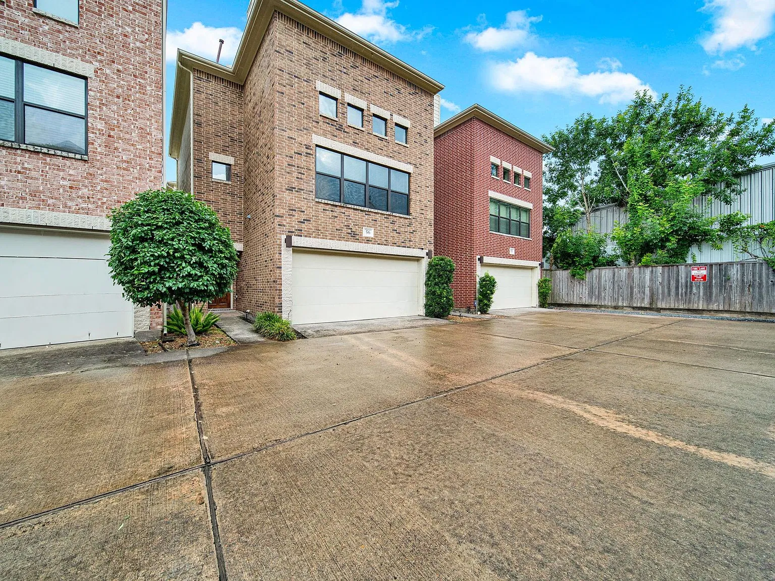 3 bed, 2.5 bath, 2039 sqft, $2,600 — Photo 2