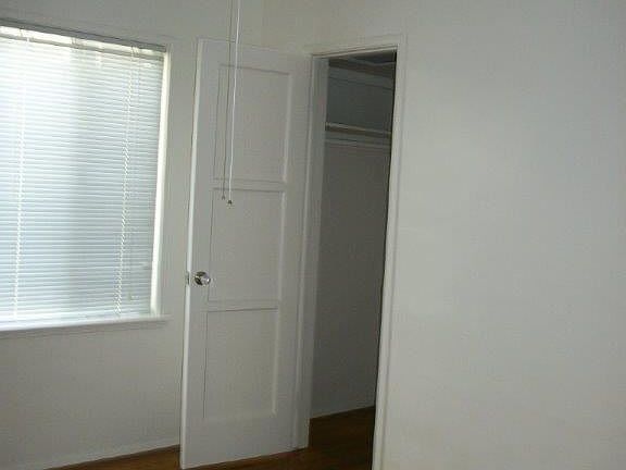 5th image of 4524 1/2 N Lakewood Blvd