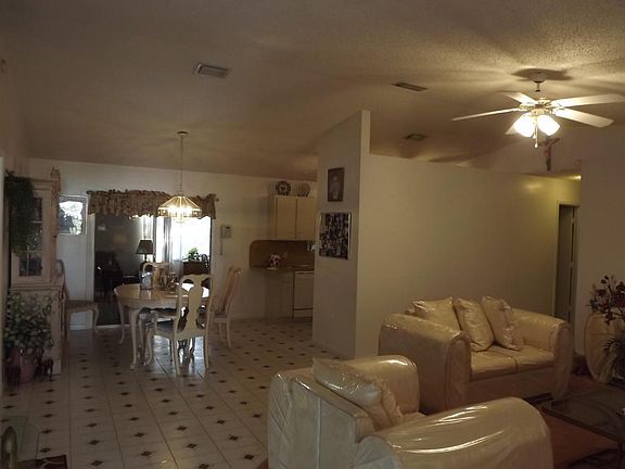 3rd image of 1922 SW Morelia Ln