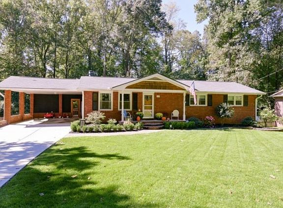 2nd image of 670 Inglis Dr SE