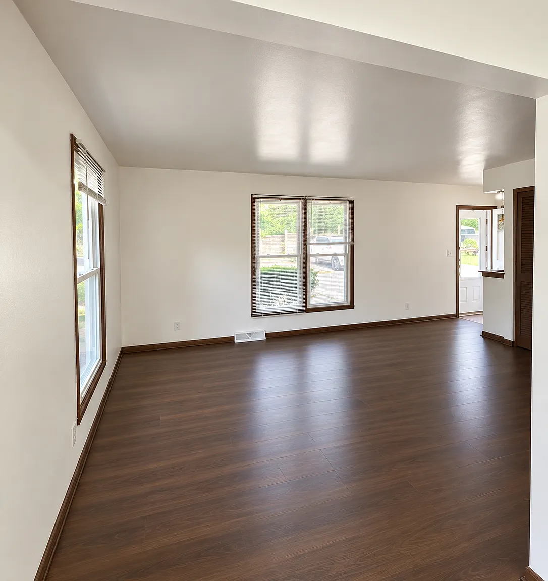 Newly Renovated 2BR + Bonus Room + Finished Basement — Photo 2