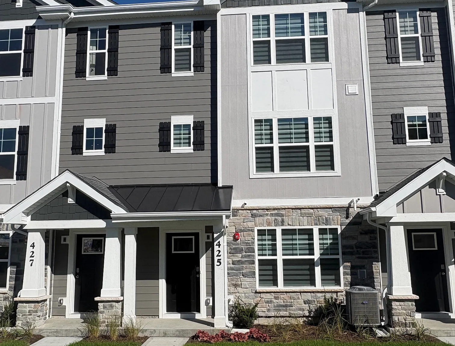 2 bed, 2.5 bath, 1651 sqft, $3,100 — Photo 1