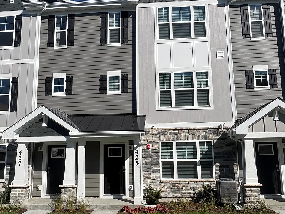 425 Lakeshore Ct