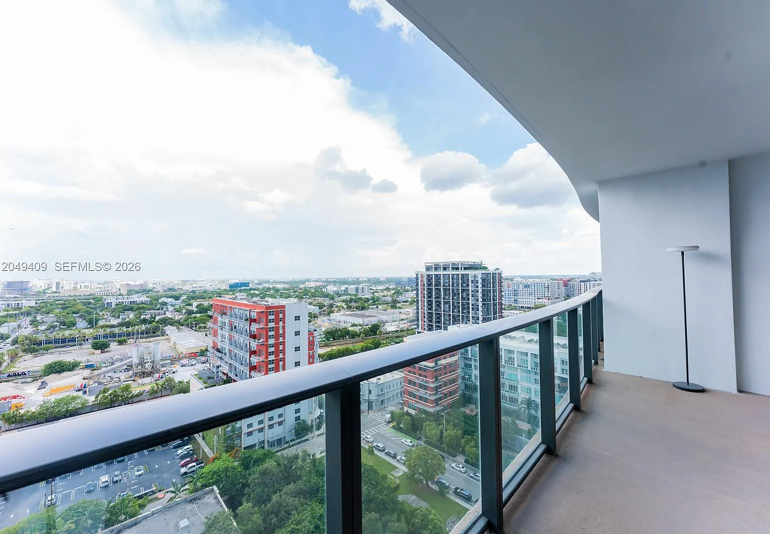 Canvas Condo — Photo 1