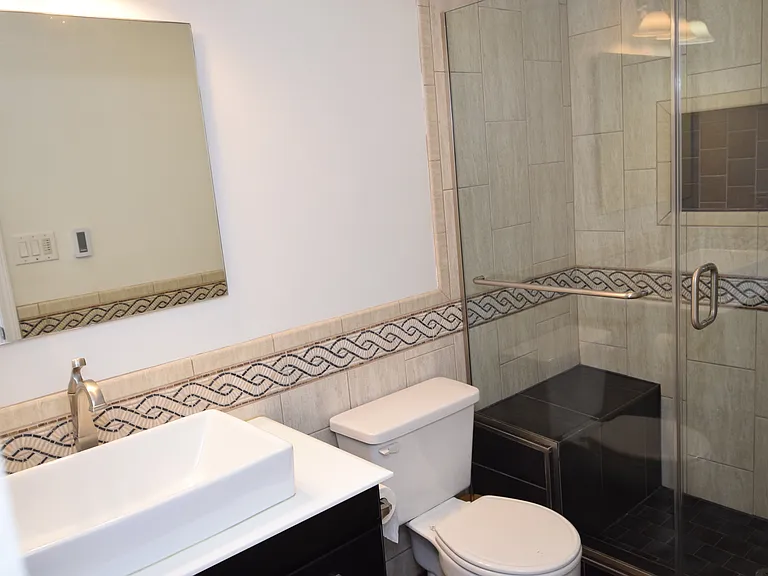 Hall Bathroom.