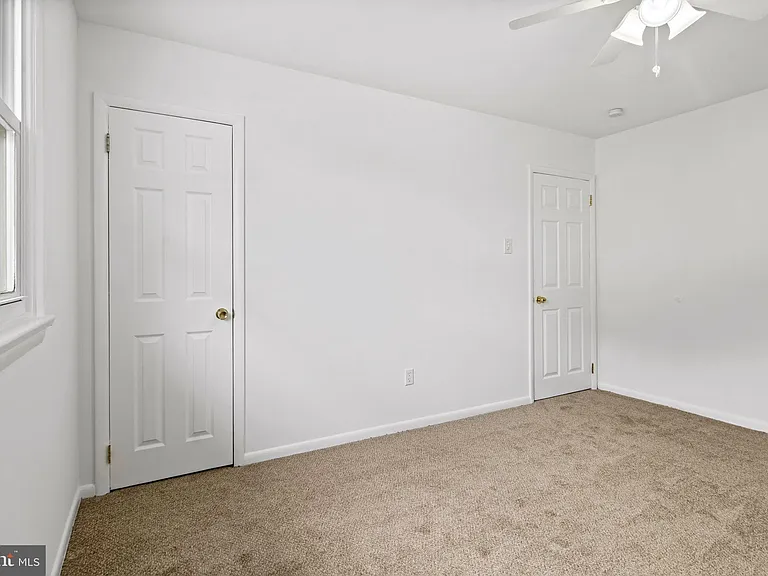 190 Maple Ave — Photo 20