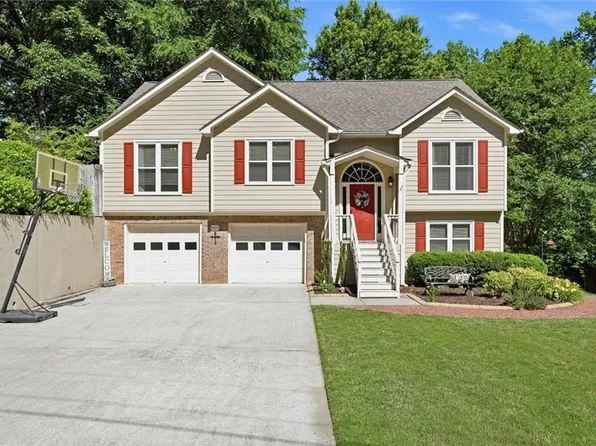 5070 Puritan Dr, Sugar Hill, GA 30518