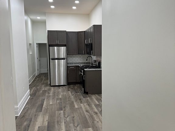 3rd image of 1012 N 3rd St APT 1
