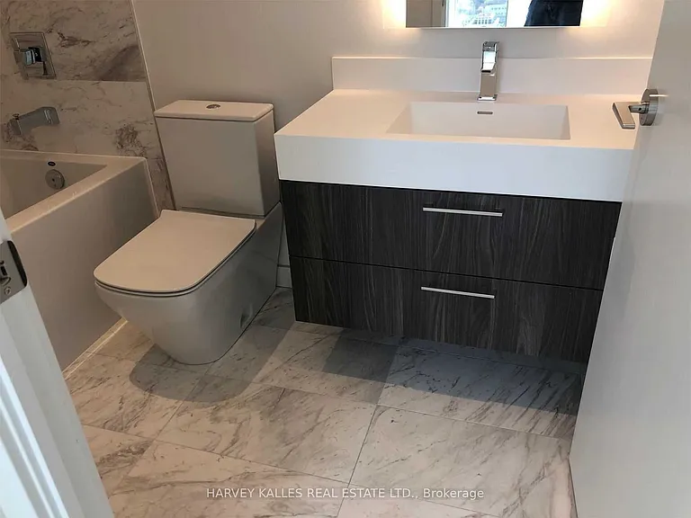 1 Yorkville Ave #2805 — Photo 10