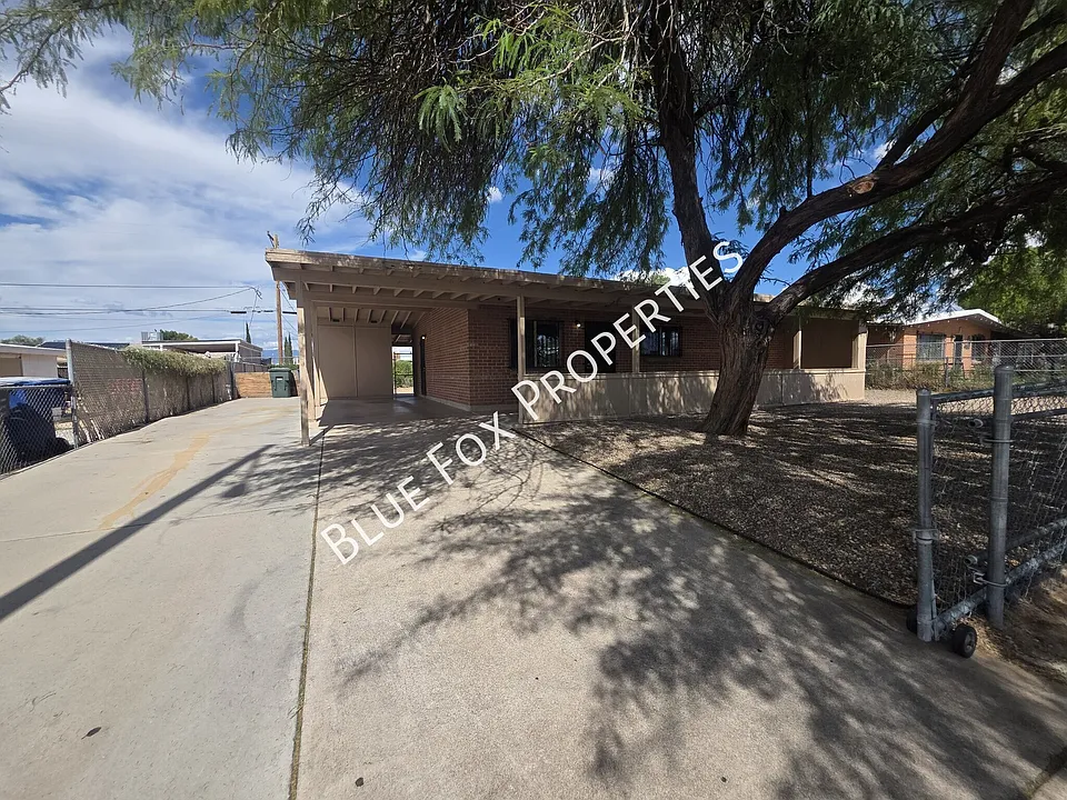 3807 E Dover Stra