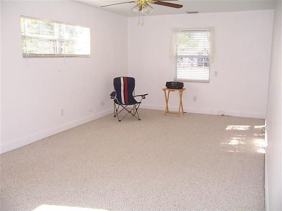 5th image of 522 40th Ave NE