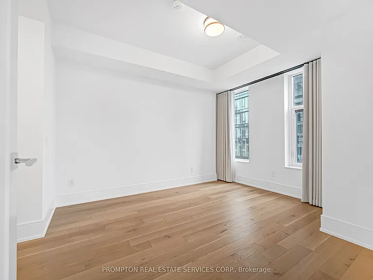 455 Wellington St W #908 — Photo 35