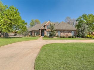 1009 Glenridge Dr, Edmond, OK 73013