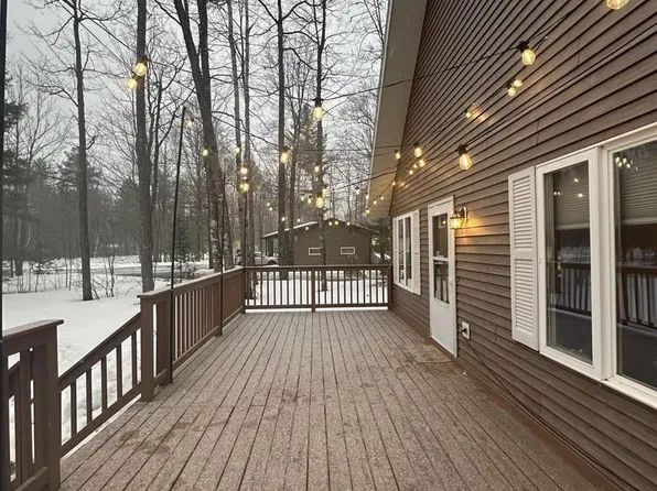 69 Feather Ridge Rd, Marquette, MI 49855