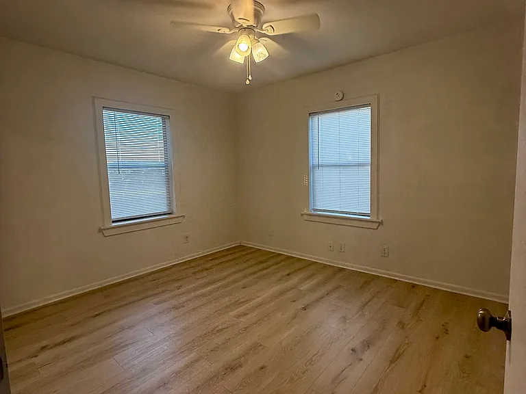 620 W Avenue B — Photo 45