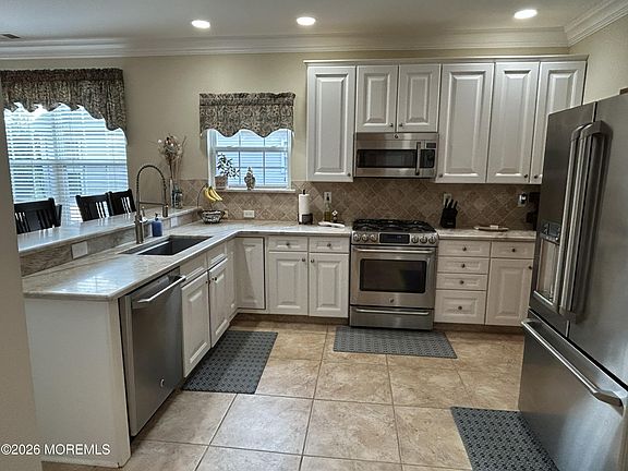 3rd image of 4 Mayflower Court