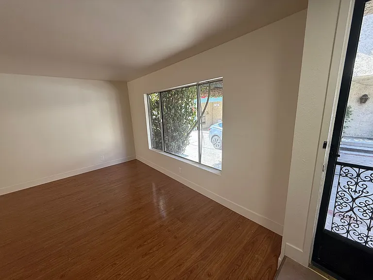 725-731 W Duarte Rd — Photo 3