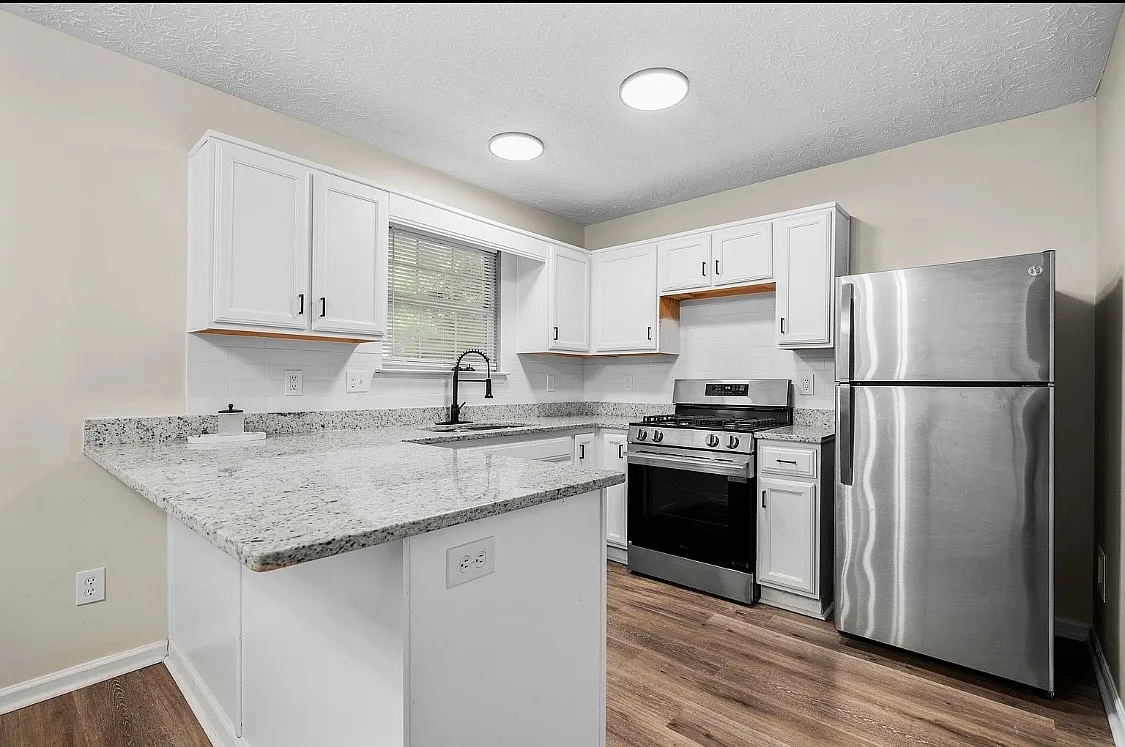 3 bed, 1206 sqft, $2,100 — Photo 3