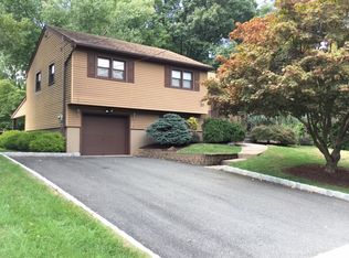 27 Andover Dr, Wayne, NJ 07470